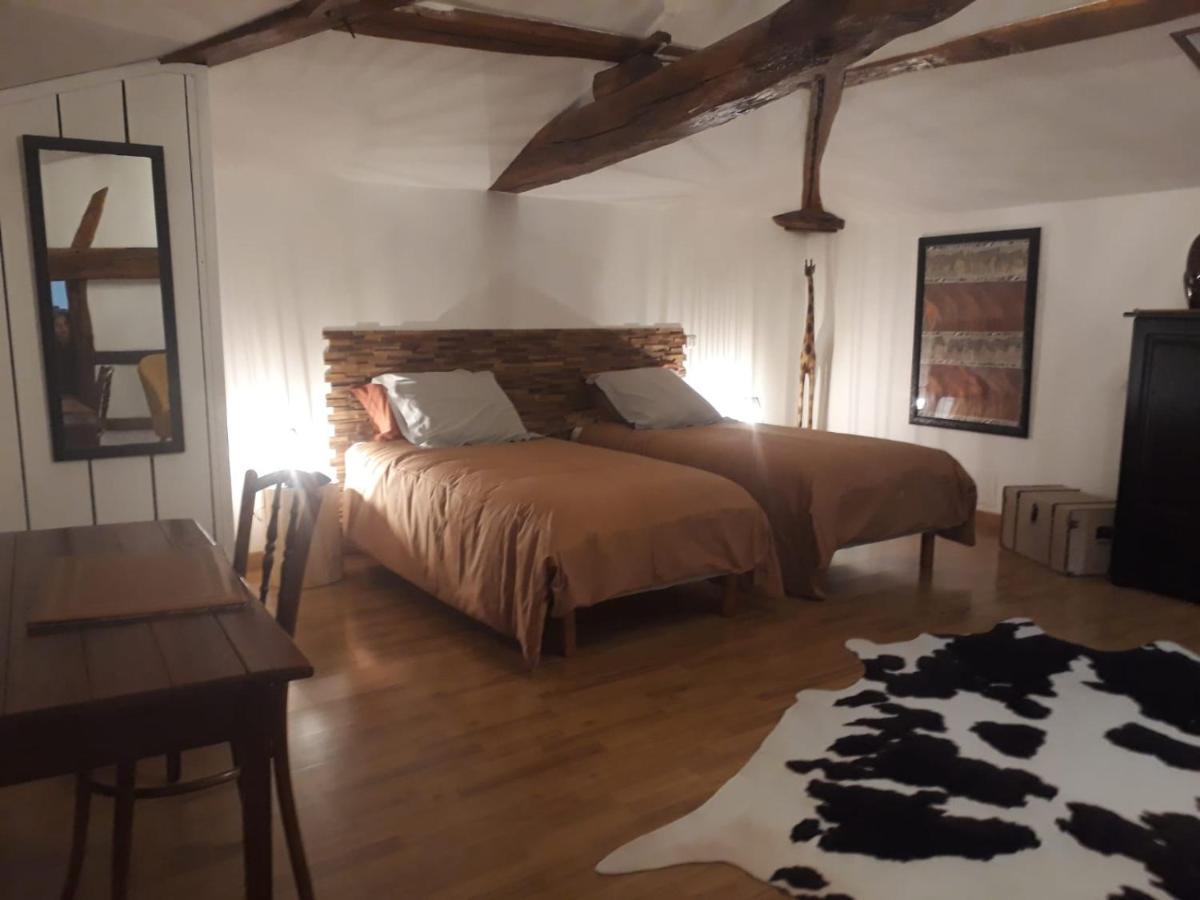 Maison de campagne avec cheminée et extérieur La Neuville-aux-Bois Esterno foto